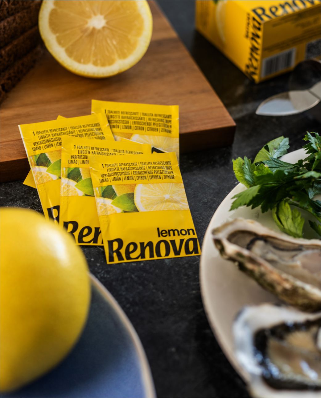 Lemon Scented Refreshing Wipes